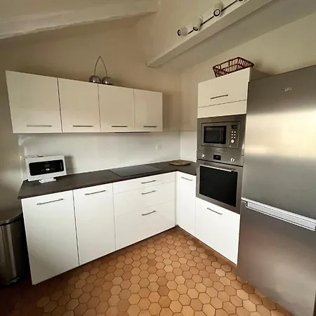 Au Theatre Apartment