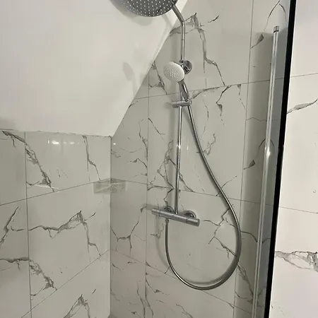 Au Theatre דירה *